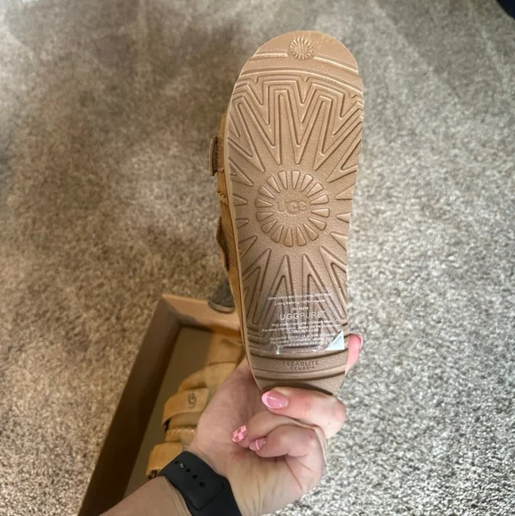 New UGG Sandals - Goldenstar Hi Slide Size 7 - Picture 3 of 3